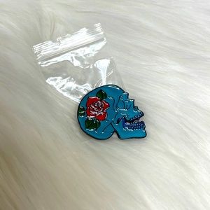 🎉HP🎉 BLUE ROSE SKULL ENAMEL PIN